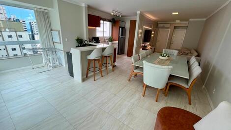 AMPLIO APARTAMENTO DE 4 HABITACIONES EN MEIA PRAIA PARA 10 PERSONAS