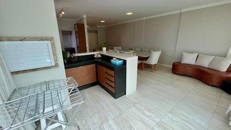 AMPLIO APARTAMENTO DE 4 HABITACIONES EN MEIA PRAIA PARA 10 PERSONAS