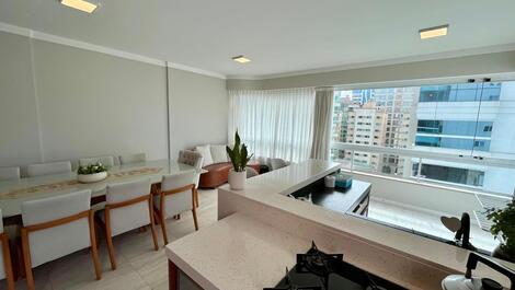 AMPLIO APARTAMENTO DE 4 HABITACIONES EN MEIA PRAIA PARA 10 PERSONAS