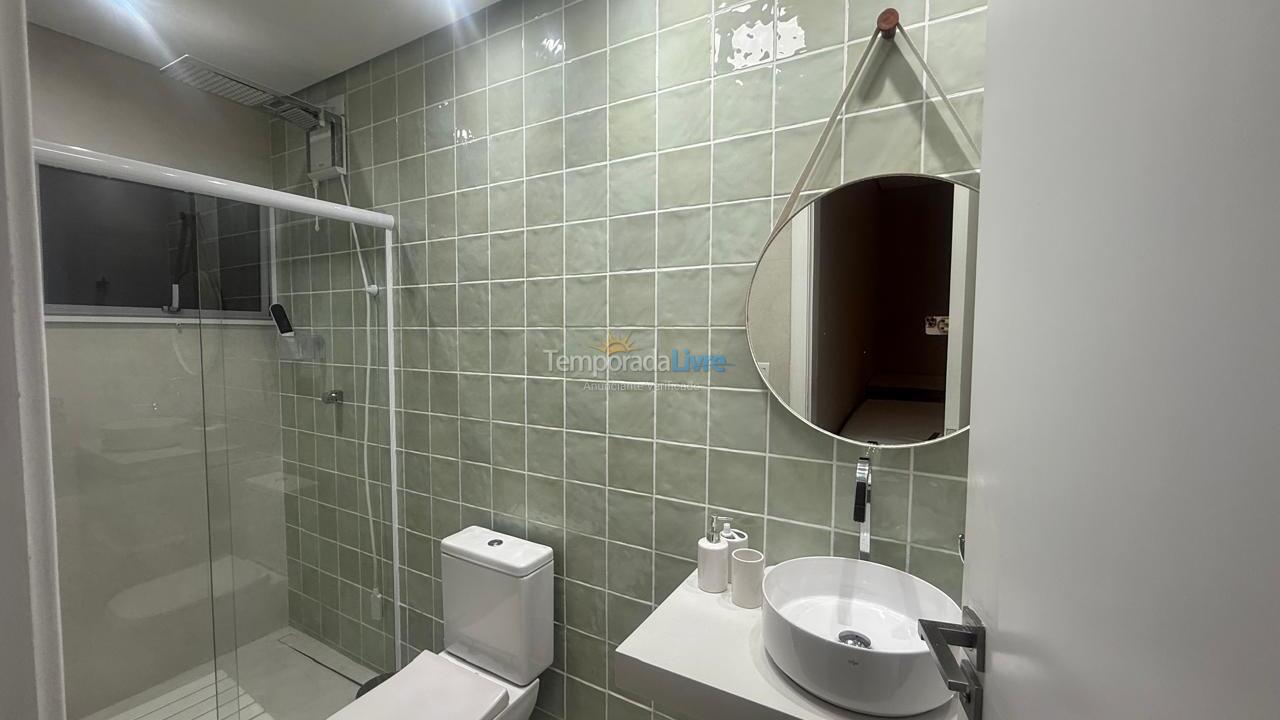 Banheiro da suite verde Casa para aluguel de temporada em Bertioga (Condominio Morada da Praia)