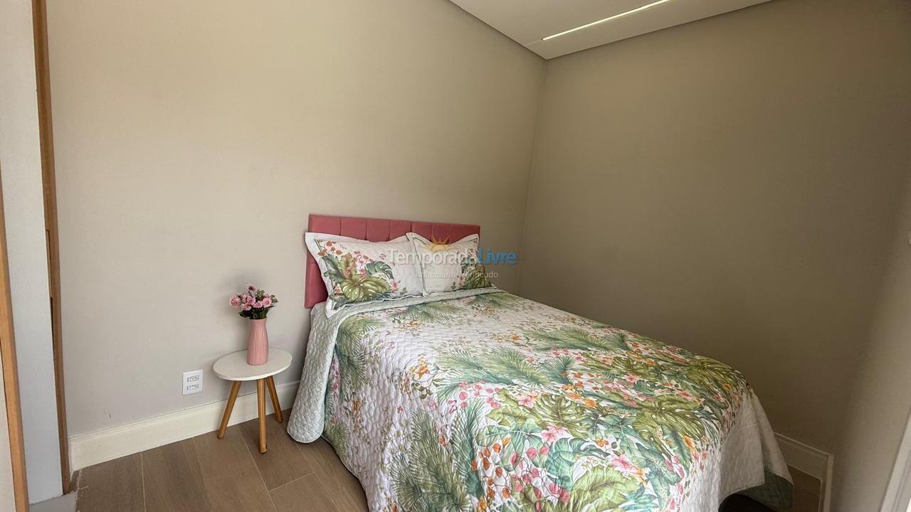 Suíte rosa Casa para aluguel de temporada em Bertioga (Condominio Morada da Praia)