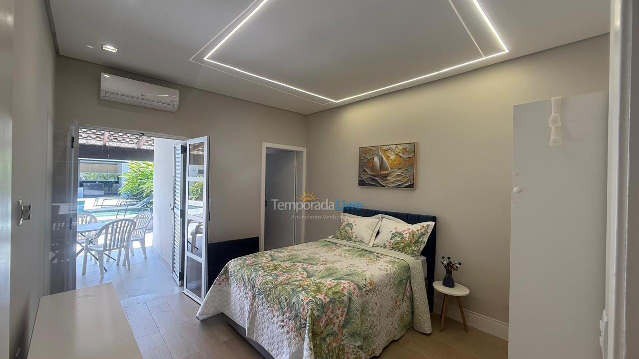 Suíte azul, cama de casal e beliche Casa para aluguel de temporada em Bertioga (Condominio Morada da Praia)