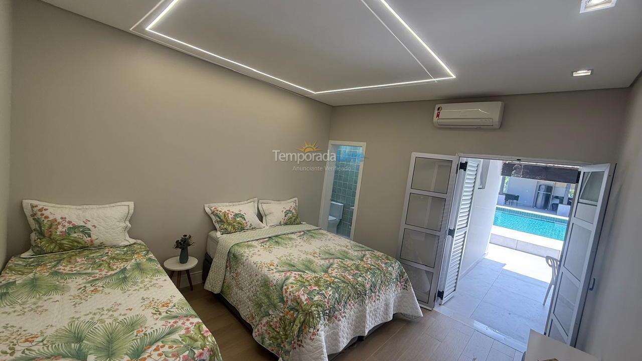 Suíte verde, cama queen e bicama Casa para aluguel de temporada em Bertioga (Condominio Morada da Praia)