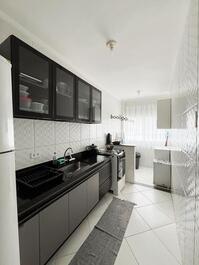Apartamento en Toninhas, a 120m del mar ¡Wi-Fi, Netflix y comodidad!