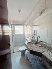 Apartamento en Toninhas, a 120m del mar ¡Wi-Fi, Netflix y comodidad!