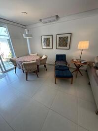 Belíssima casa de condomínio disponível para locação.
