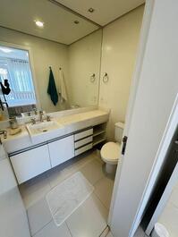 Belíssima casa de condomínio disponível para locação.
