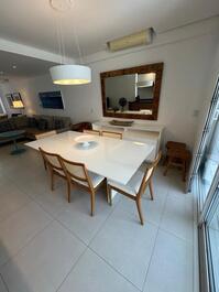 Belíssima casa de condomínio disponível para locação.