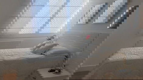 Luxo e Vista Mar: Cobertura com Hidromassagem na Barra