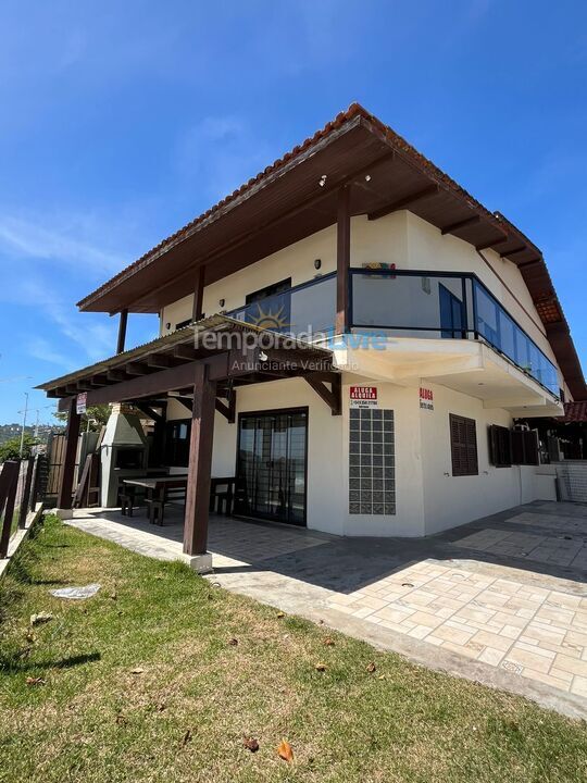 House for vacation rental in Bombinhas (Praia de Bombas)