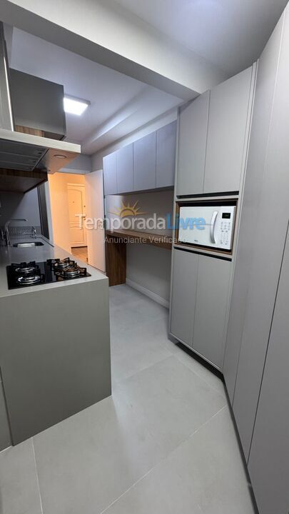 Apartamento para aluguel de temporada em Itapema (Meia Praia)