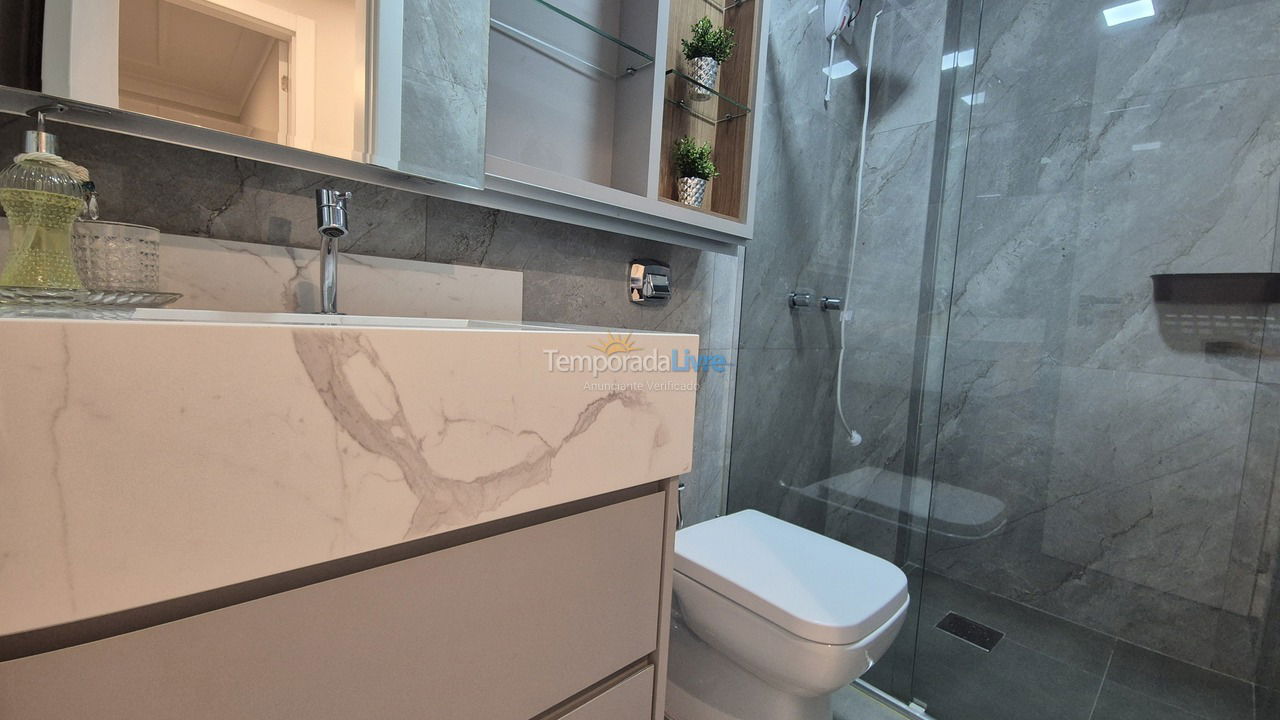 Apartamento para aluguel de temporada em Itapema (Meia Praia)