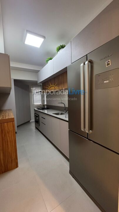 Apartamento para aluguel de temporada em Itapema (Meia Praia)