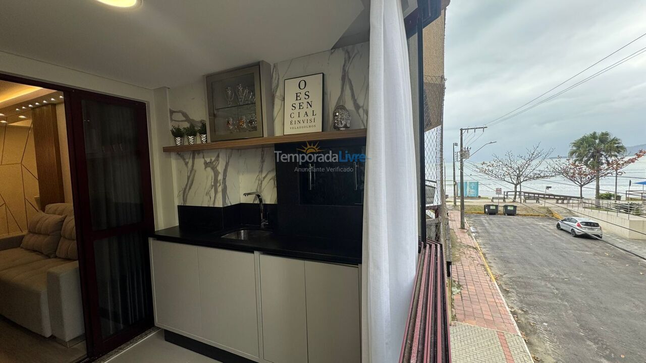 Apartamento para aluguel de temporada em Itapema (Meia Praia)