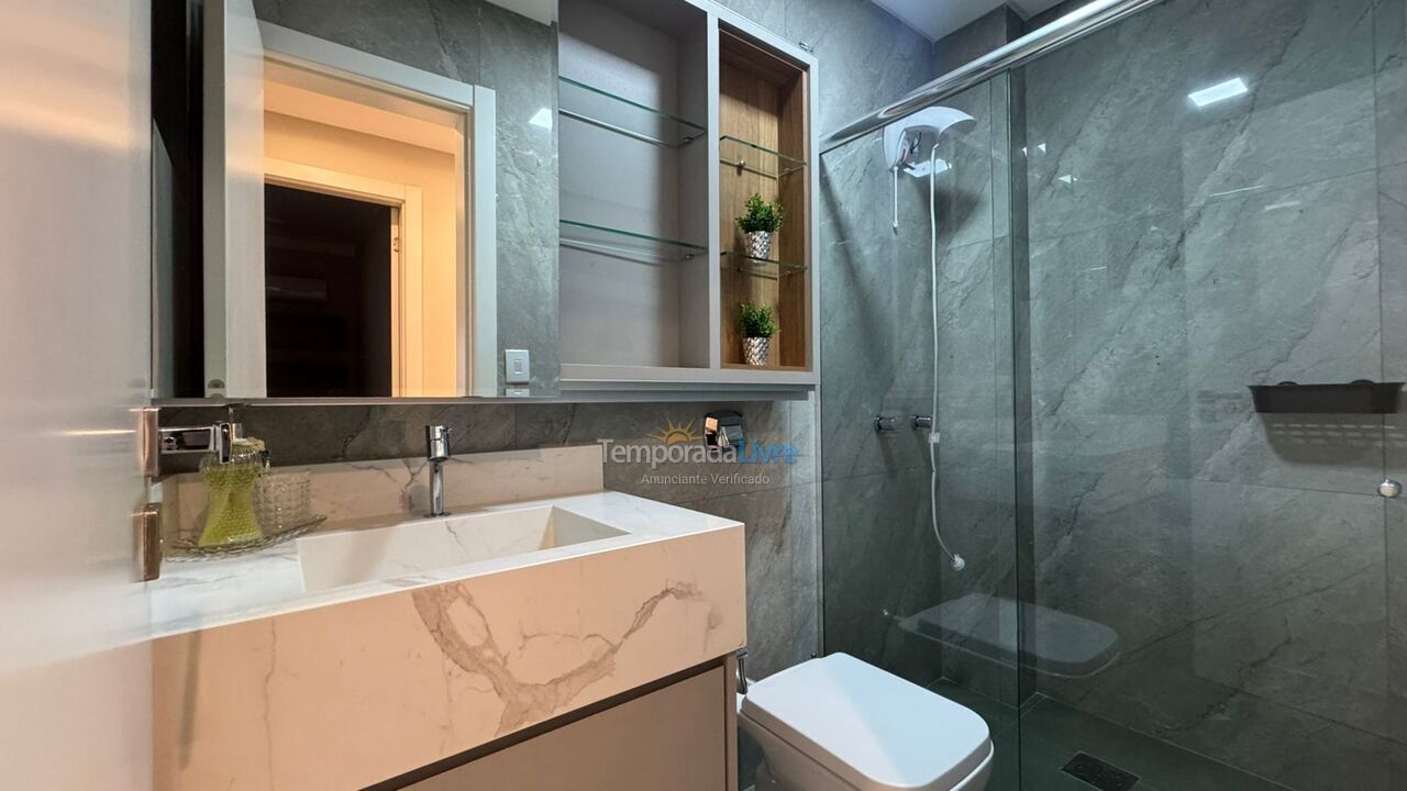 Apartamento para aluguel de temporada em Itapema (Meia Praia)