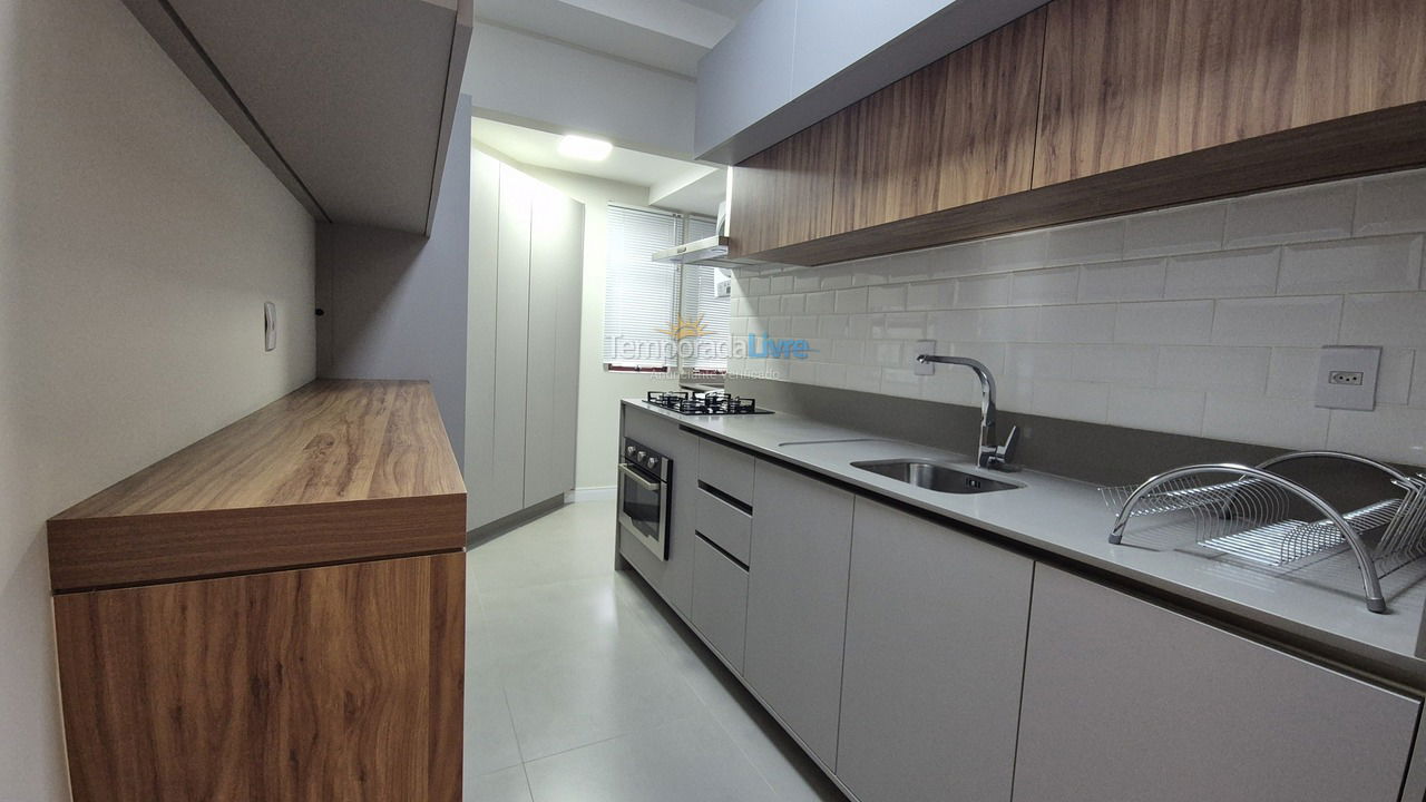 Apartamento para aluguel de temporada em Itapema (Meia Praia)