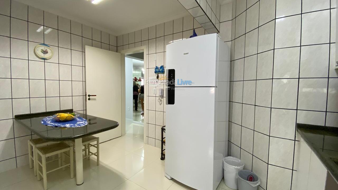 Apartamento para aluguel de temporada em Itapema (Meia Praia)