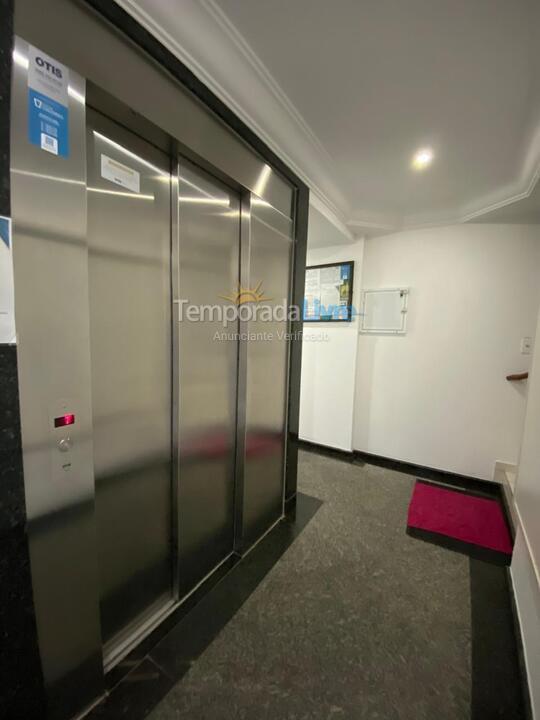 Apartamento para aluguel de temporada em Itapema (Meia Praia)
