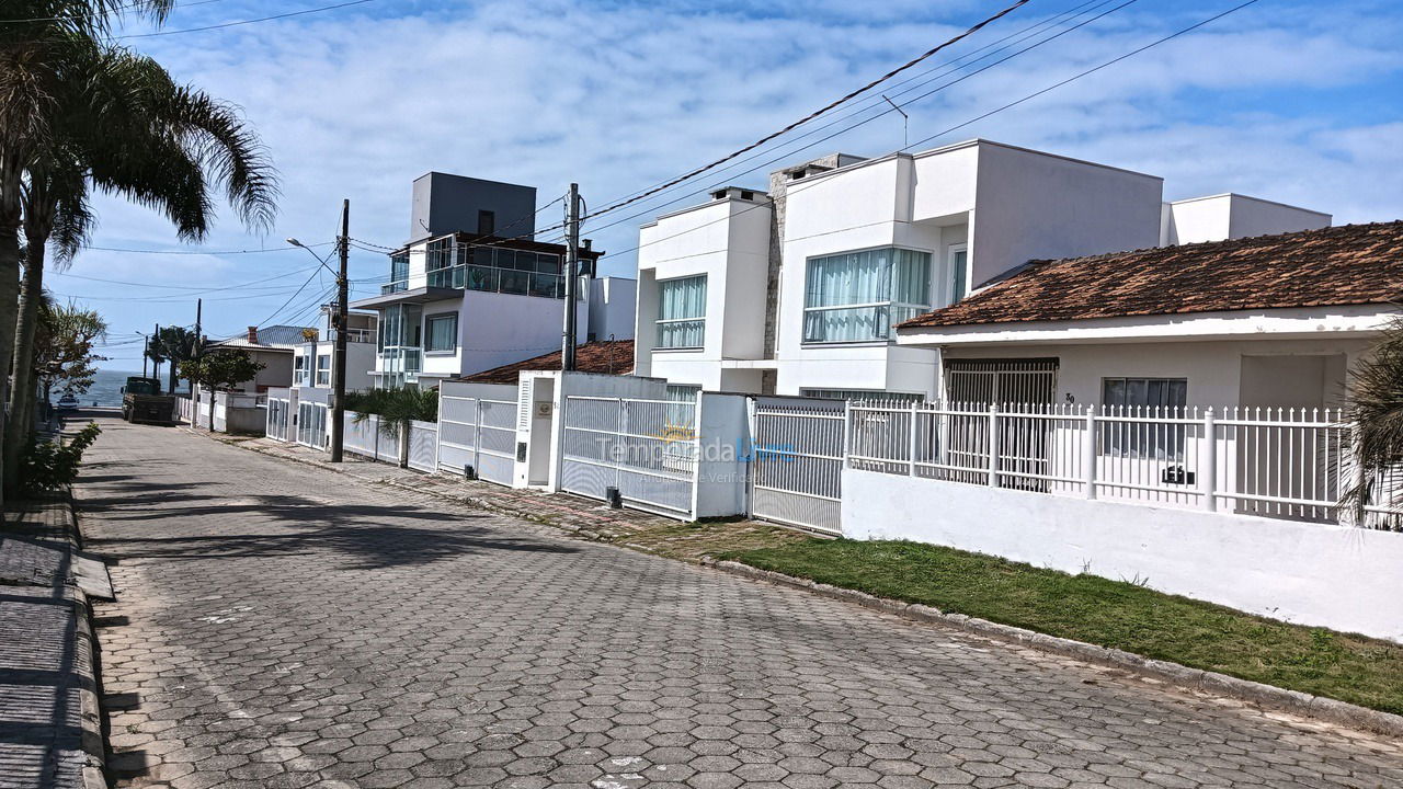 Casa para aluguel de temporada em Barra Velha (Tabuleiro)