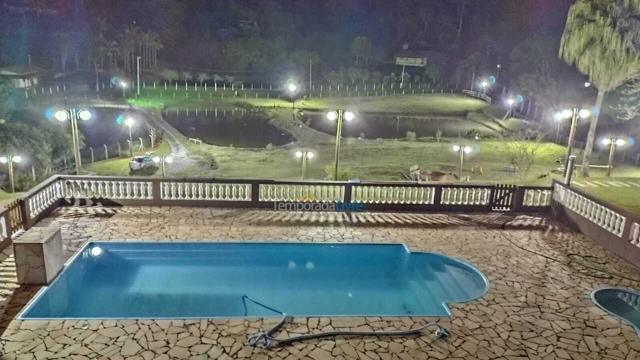 Chácara / sítio para aluguel de temporada em Biritiba Mirim (Rio Acima)