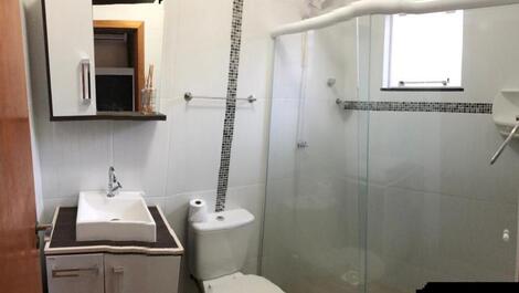 Excelente casa de 4 dormitorios en Bombinhas, a 200m de la playa.
