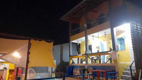 Fachada interna á noite