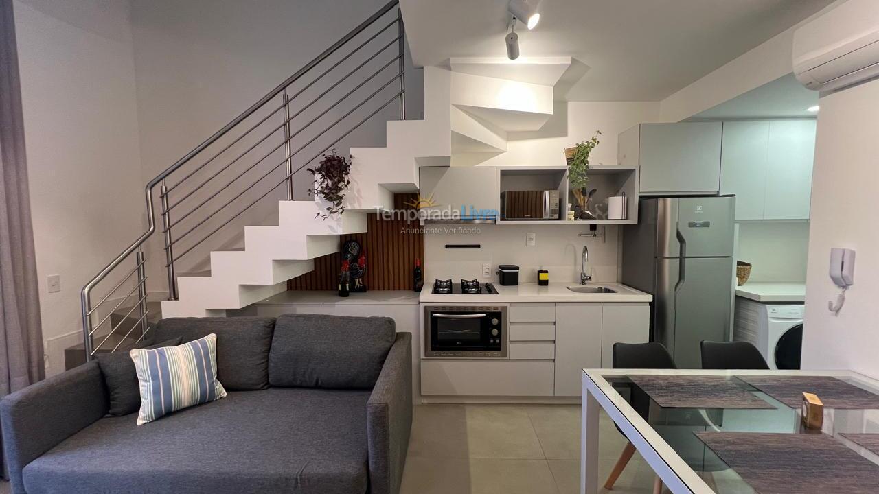 Apartamento para aluguel de temporada em Florianópolis (Jurere Tradicional)