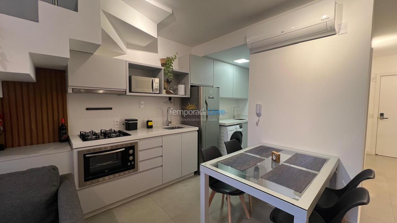 Apartamento para aluguel de temporada em Florianópolis (Jurere Tradicional)