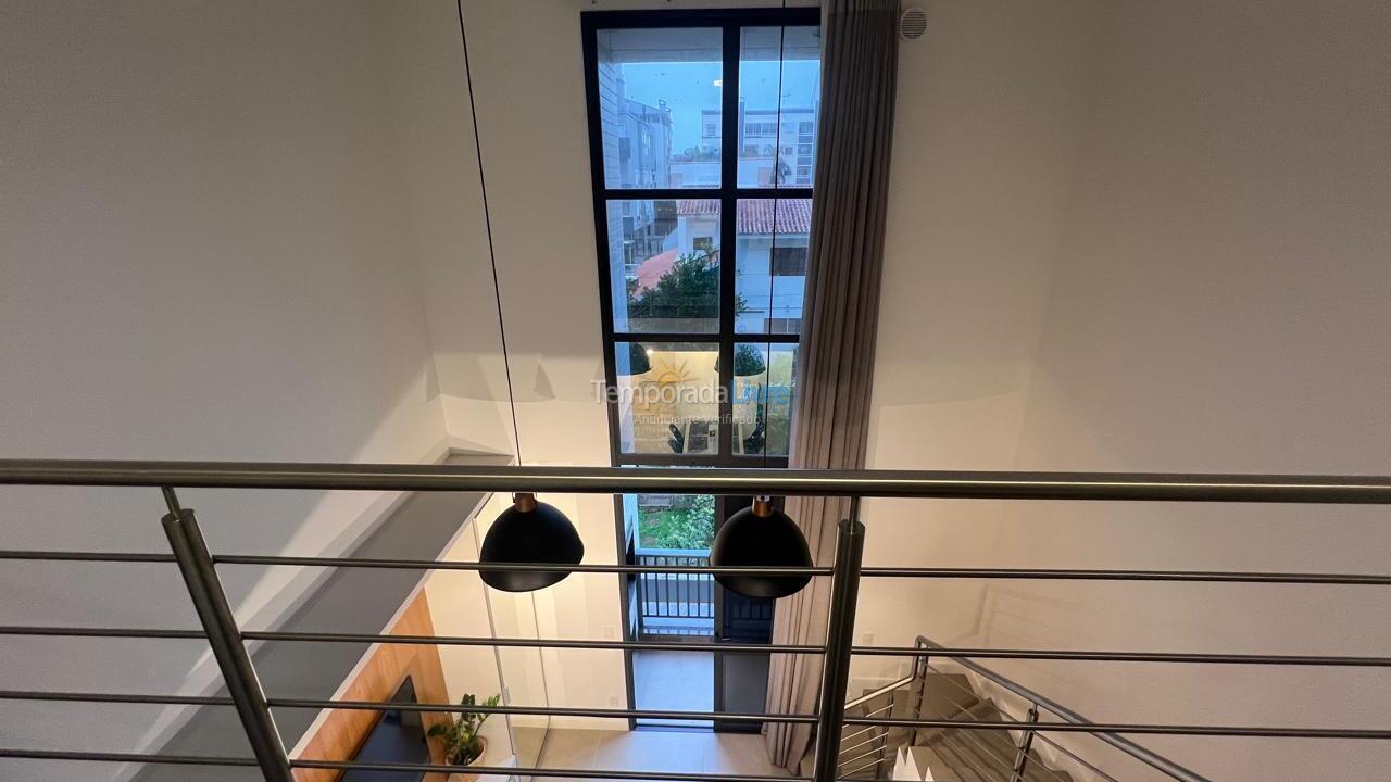 Apartamento para aluguel de temporada em Florianópolis (Jurere Tradicional)