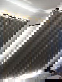 Cortinas blek-out no dormitorio principal