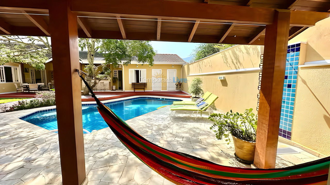 Casa para aluguel de temporada em São Sebastião (Portal do Olaria)