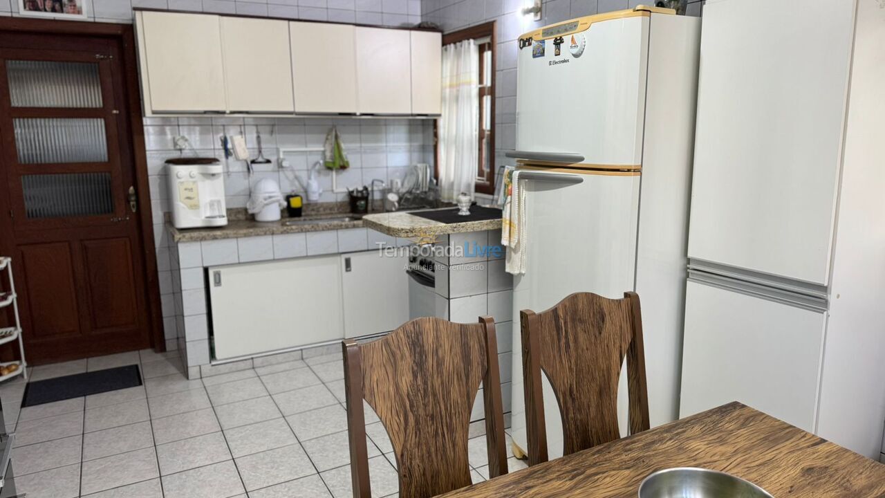 Casa para aluguel de temporada em Florianopolis (Praia dos Ingleses)