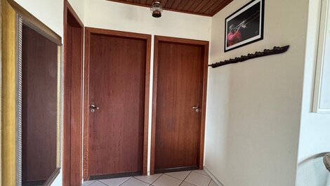 House 3 blocks from the beach, close to everything. Condominium