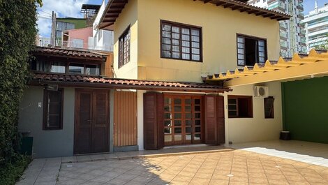 Casa de una habitación para hasta 3 personas, centro a lo largo de Beira Mar Norte, y...