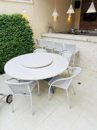 Belíssima casa de condomínio disponível para locação!