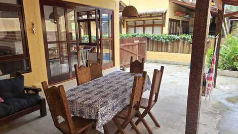 Linda casa de condomínio disponível para locação!