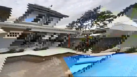 5 suítes, piscina, churrasqueira, 11 pessoas, praia da Baleia