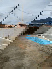 Casa em Ubatuba com piscina - 2 quartos