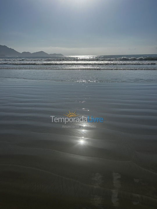 Apartamento para aluguel de temporada em Ubatuba (Praia das Toninhas)