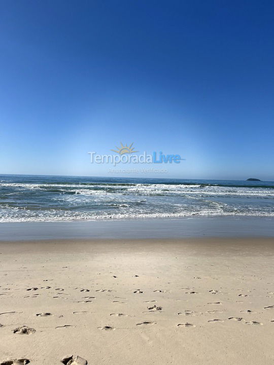 Apartamento para aluguel de temporada em Ubatuba (Praia das Toninhas)