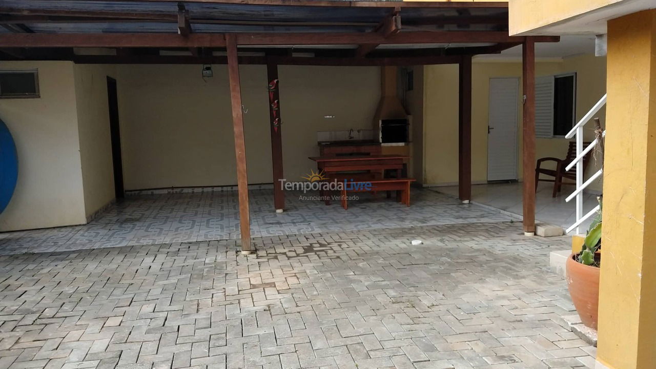 Casa para aluguel de temporada em Bombinhas (Praia de Bombinhas)