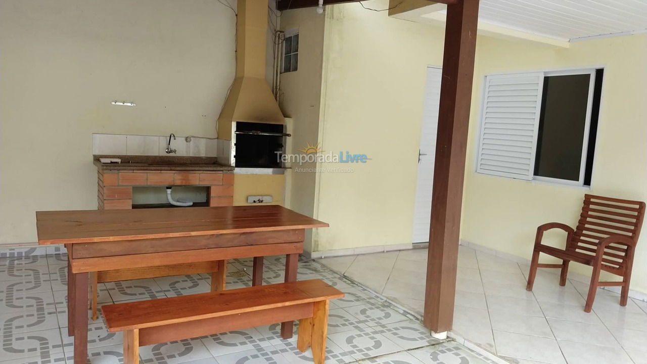 Casa para aluguel de temporada em Bombinhas (Praia de Bombinhas)
