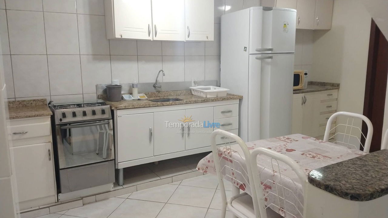 Casa para aluguel de temporada em Bombinhas (Praia de Bombinhas)