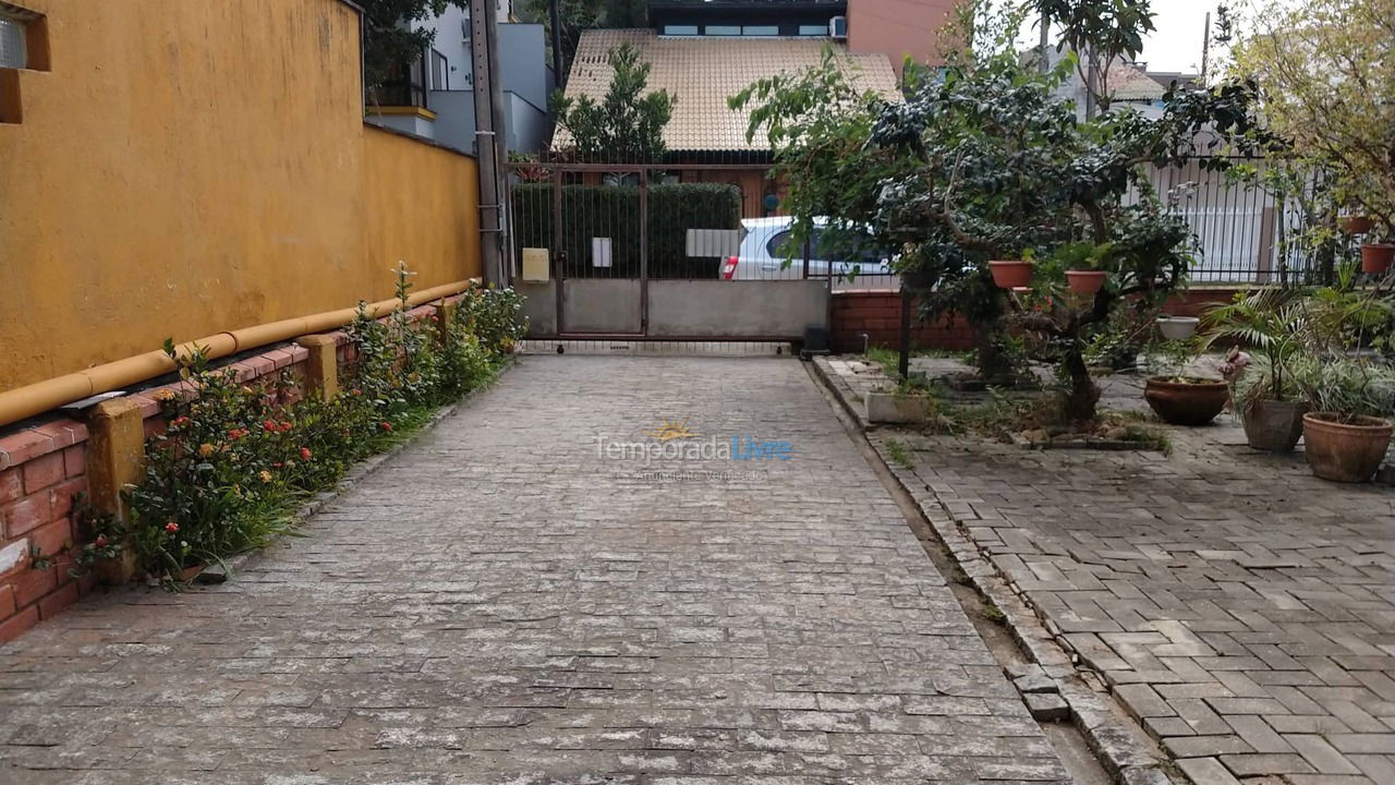 Casa para aluguel de temporada em Bombinhas (Praia de Bombinhas)