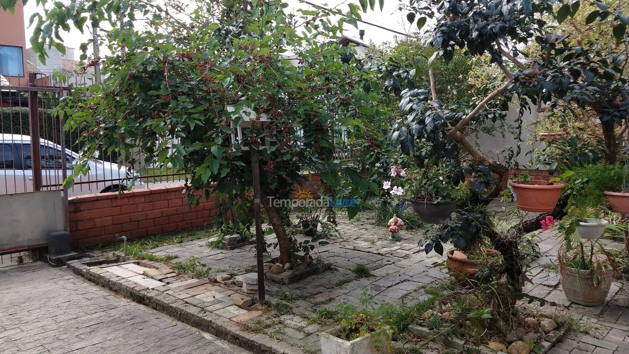 Casa para aluguel de temporada em Bombinhas (Praia de Bombinhas)