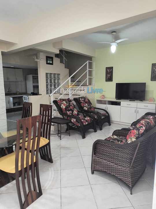 Casa para aluguel de temporada em Bombinhas (Praia de Bombinhas)