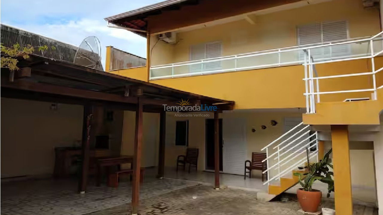 Casa para aluguel de temporada em Bombinhas (Praia de Bombinhas)