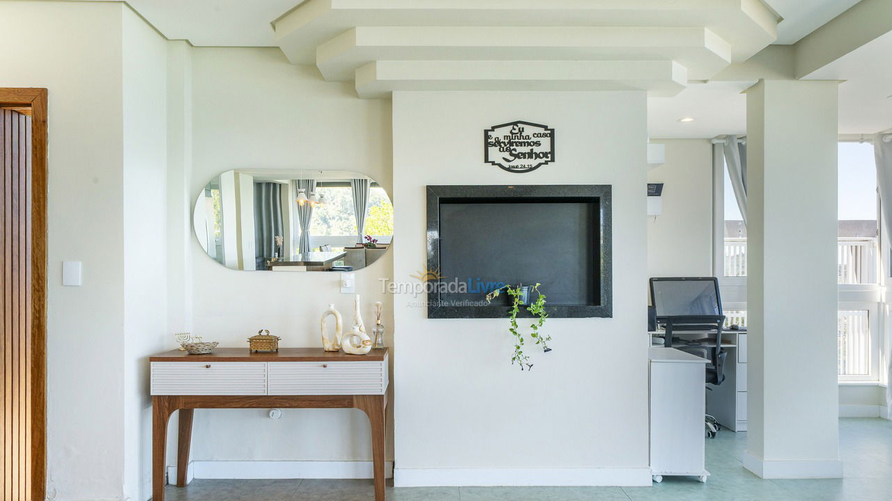 Casa para aluguel de temporada em Bombinhas (Praia de Zimbros)
