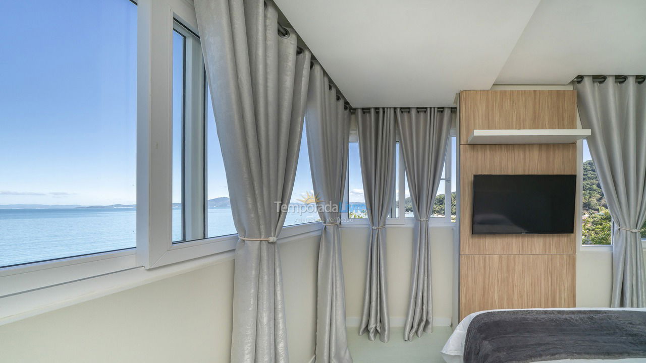 Casa para aluguel de temporada em Bombinhas (Praia de Zimbros)