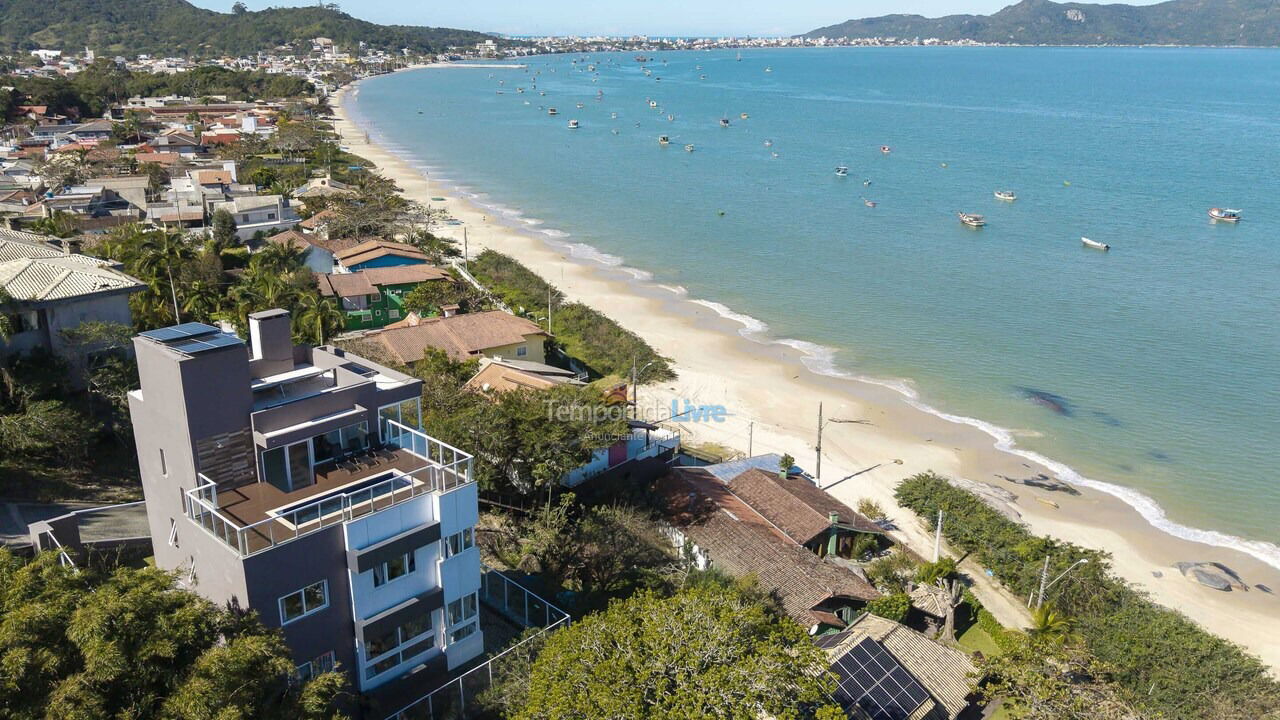Casa para aluguel de temporada em Bombinhas (Praia de Zimbros)